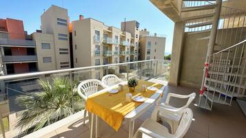 Apartemen Basic, 2 kamar tidur, teras | Teras/patio