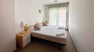 Eenvoudig appartement, 1 slaapkamer, terras | Individueel gedecoreerd, individueel gemeubileerd, beddengoed