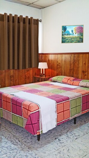 Desk, iron/ironing board, free WiFi, bed sheets - Hotel Manantiales El Salvador (San Salvador)