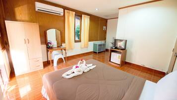 Habitación doble estándar | Escritorio, cunas, camas extra y wifi gratis