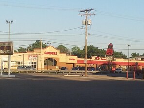 Exterior - Indian Head Motel (Winamac)