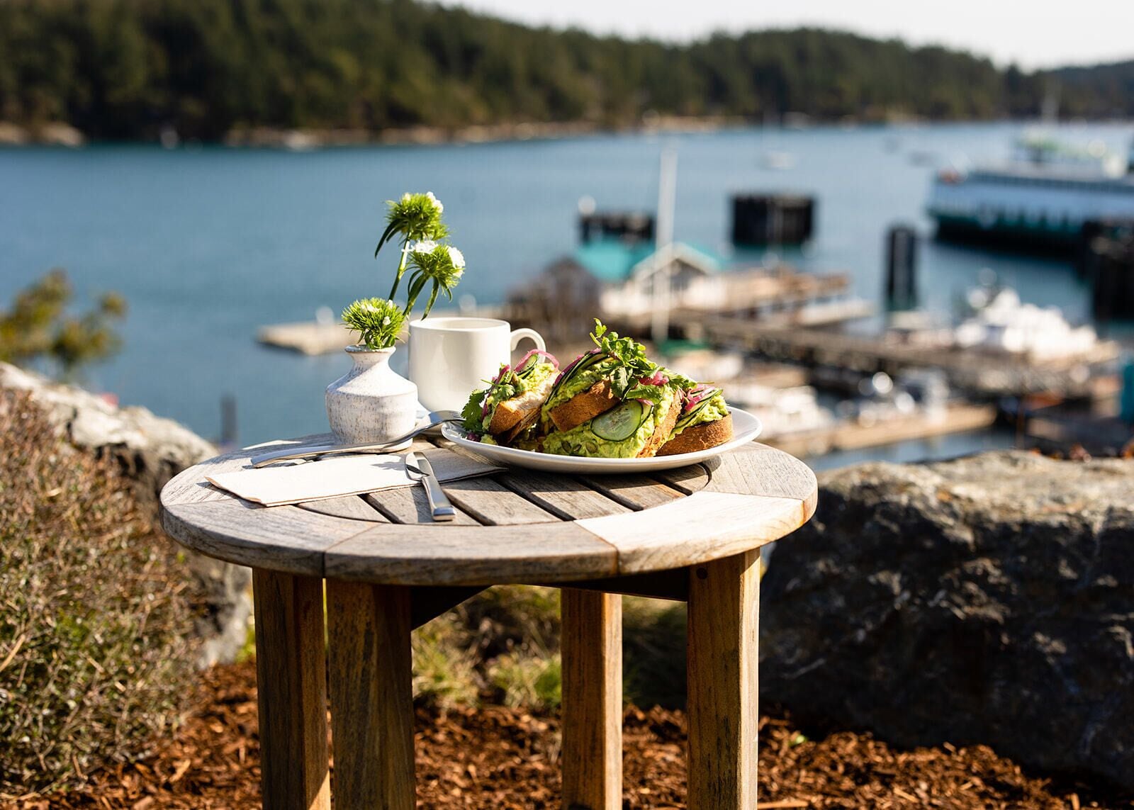 breakfast, dinner and brunch served