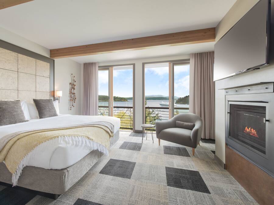 Allergitestade sängkläder, duntäcken och värdeförvaringsskåp på rummet