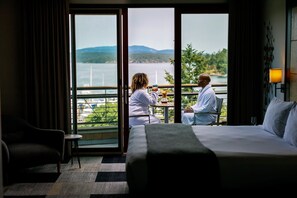 Habitación Premium, 1 cama King size, chimenea, vista al puerto | Ropa de cama hipoalergénica y edredón