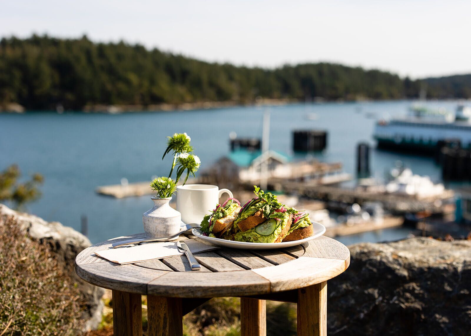 breakfast, dinner and brunch served