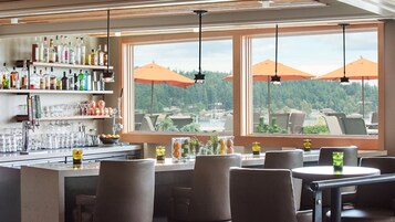 供应早餐、晚餐和早午餐