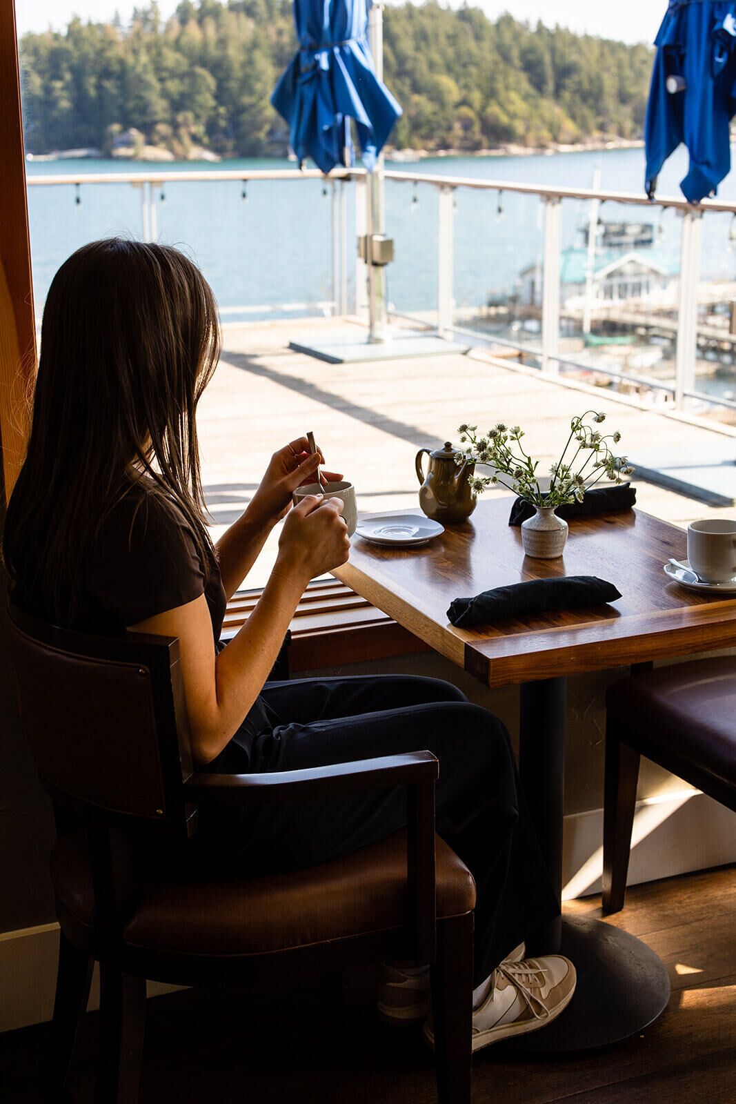 breakfast, dinner and brunch served