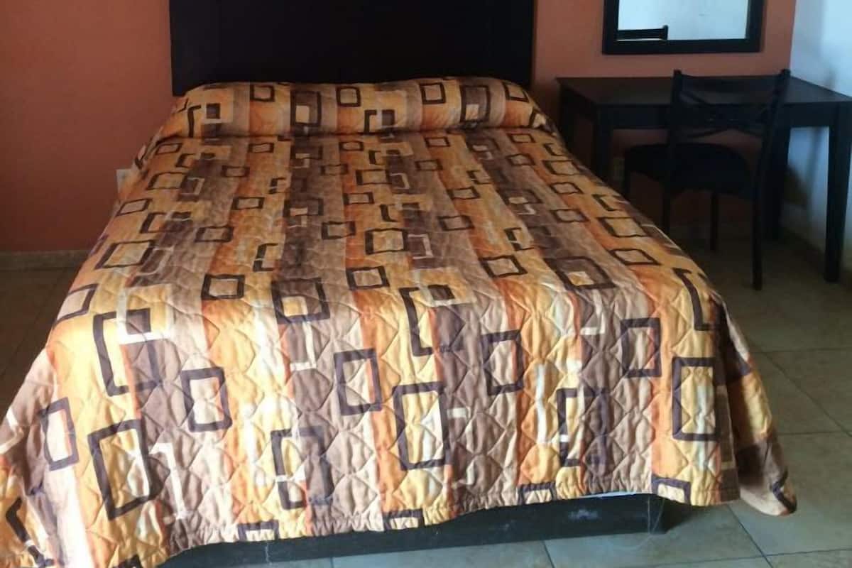 Habitación estándar, 1 cama de matrimonio | Wifi gratis y ropa de cama