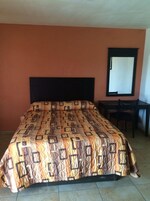Quarto standard, 1 cama Queen | Wi-Fi de cortesia, roupa de cama