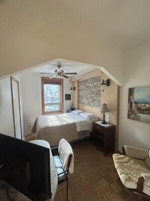 Chambre, 1 grand lit, salle de bain privée (Heritage) | 4 chambres, décor unique, ameublement unique, système d’insonorisation