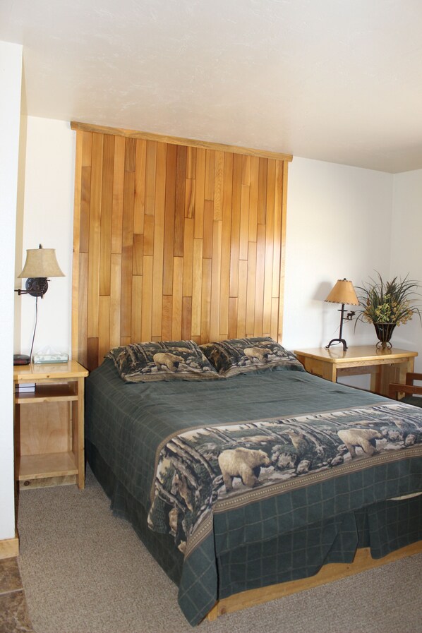 Habitación estándar | Escritorio, tabla de planchar con plancha y camas extra gratis 