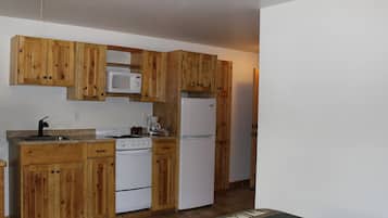 Standard Room | Private kitchenette | Mini-fridge, microwave, coffee/tea maker