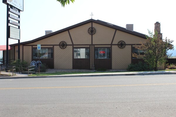 Wagon Wheel Restaurant Bar And Motel - Mesa, CO
