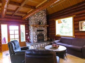 傳統小屋, 3 間臥室, 海景 | 客廳 | 42 吋平面電視連有線電視頻道、電視、壁爐