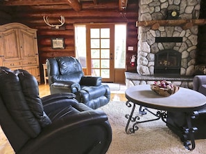 Traditional Cabin, 3 Bedrooms, Ocean View | Living room | 42-inch flat-screen TV with cable channels, TV, fireplace