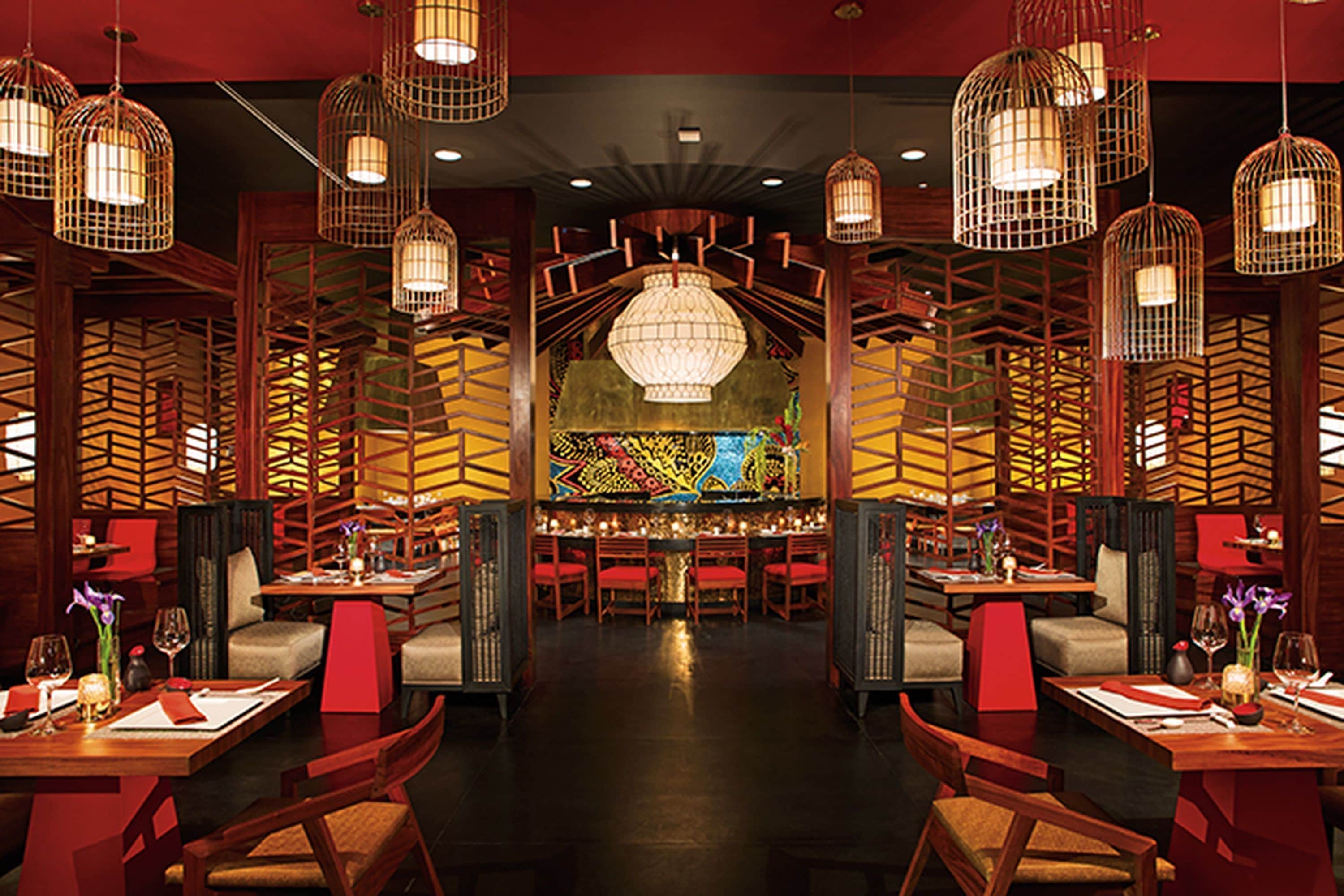 7 restaurants; breakfast, lunch, and dinner served