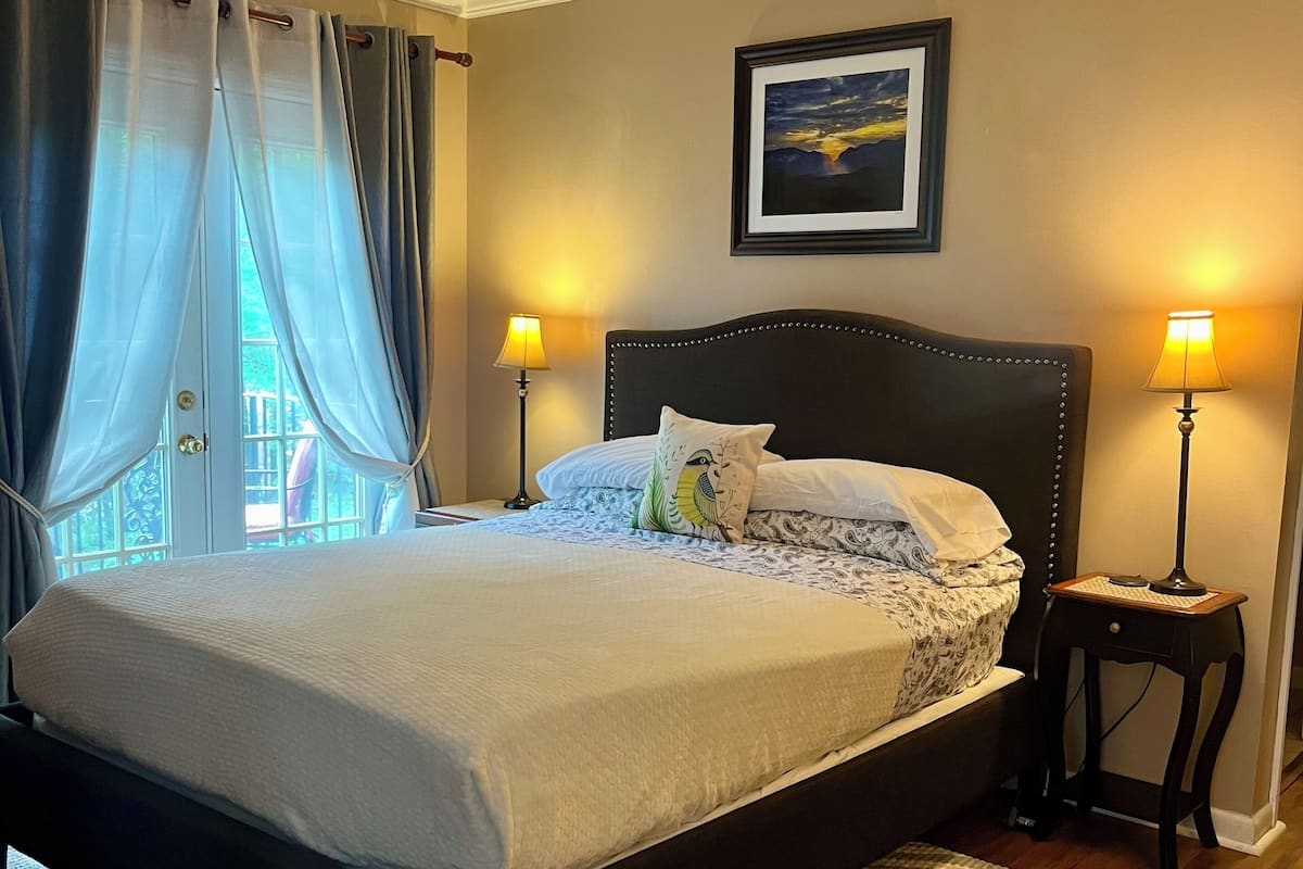 Exclusive Room, 1 Queen Bed, Balcony, Mountain View (Balcony Room) | 1 bedroom, Egyptian cotton sheets, premium bedding, pillowtop beds