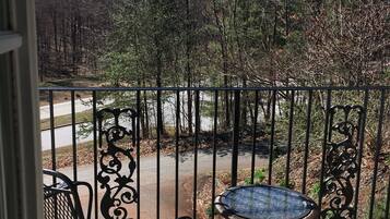 Habitación exclusiva, 1 cama Queen size, balcón, vista a la montaña (Balcony Room) | Balcón