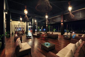 Lobby lounge - Eskala Hotels & Resorts Ngwe Saung (Ngwe Saung)