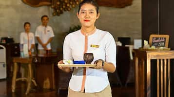 ฝ่ายต้อนรับ