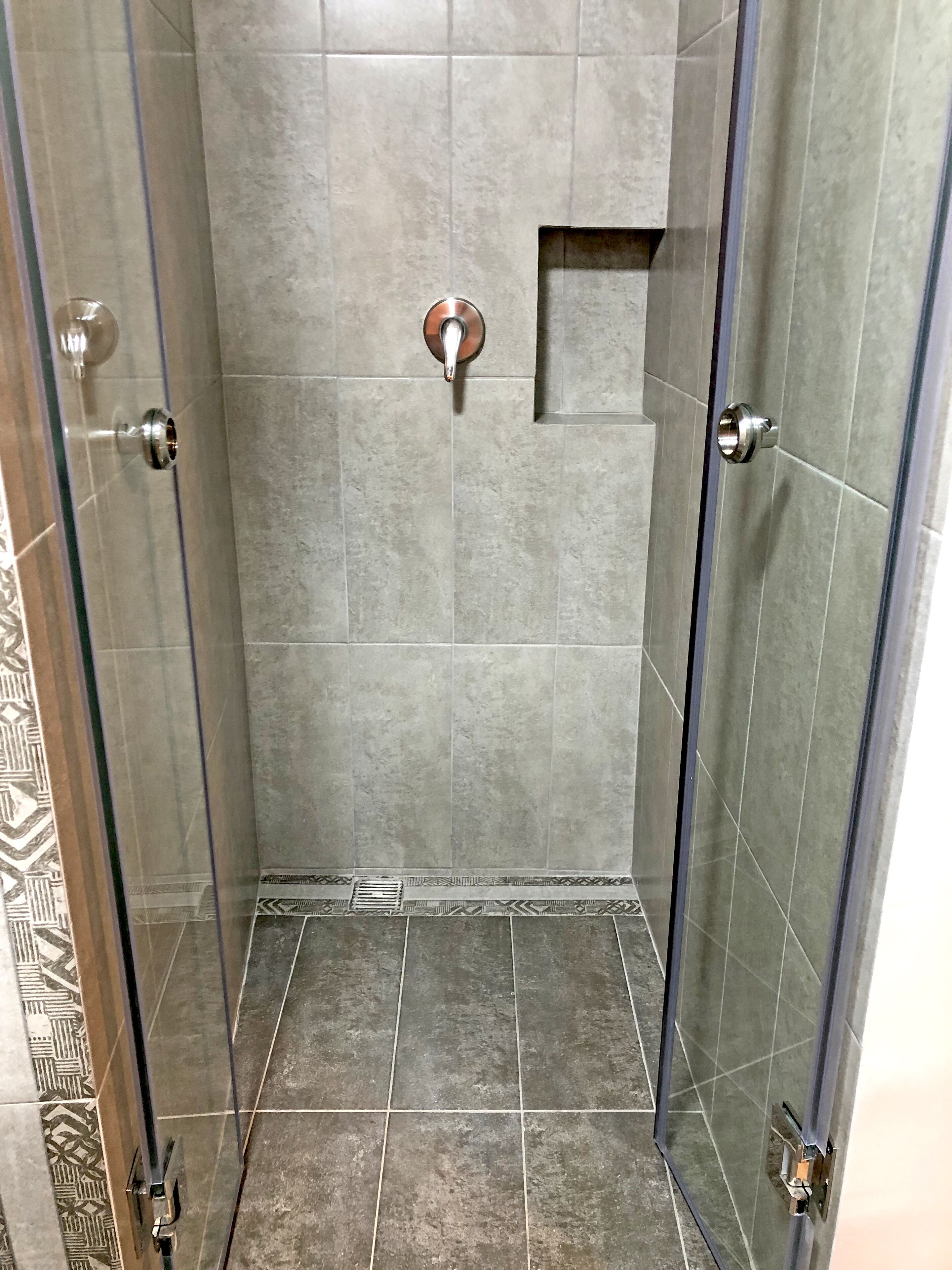 Premium Triple Room | Bathroom | Shower, free toiletries, towels, soap