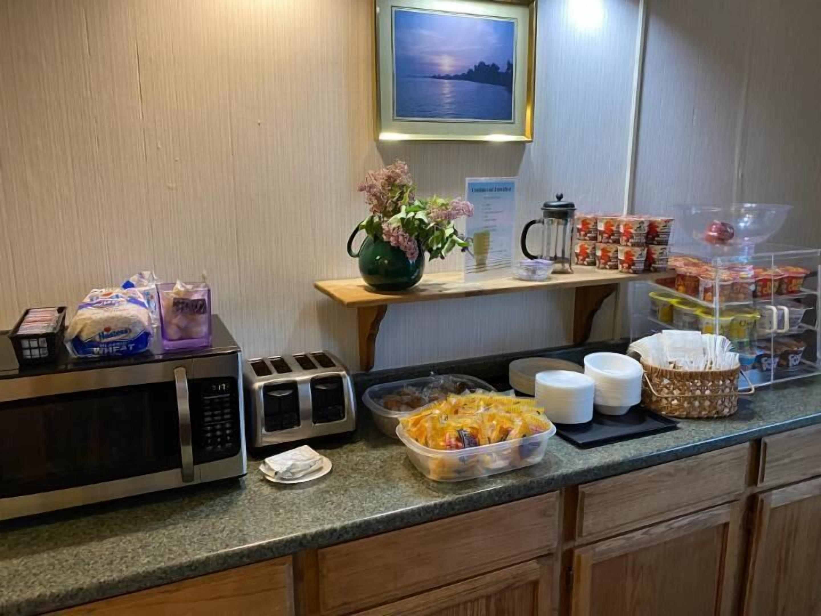 Free daily continental breakfast 