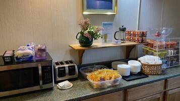 Free daily continental breakfast