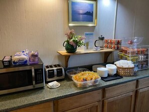 Free daily continental breakfast 