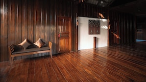 A wooden interior with a bench, a door, and a wall-mounted decoration. - Asia Divers Resort (Koh Tao)