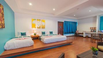 Deluxe Triple Room, Multiple Beds | In-room safe, desk, rollaway beds, free WiFi