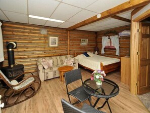 Classic Cottage, 2 Bedrooms Accessible (Cottage 6 & 7) | Living area | Flat-screen TV