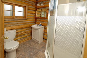 Classic Cottage, 2 Bedrooms Accessible (Cottage 6 & 7) | Bathroom