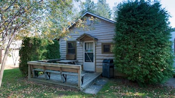 Classic Cottage, 2 Bedrooms | Teres/patio