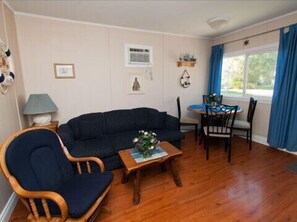 Classic Cottage, 2 Bedrooms (Cottage 3, 4 & 5) | Living room | Flat-screen TV