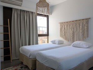 Luxe beddengoed, een kluis op de kamer, een bureau