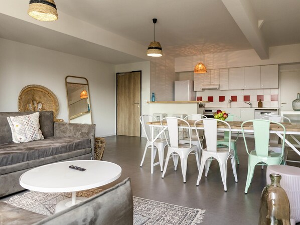 Premium bedding, in-room safe, desk, iron/ironing board