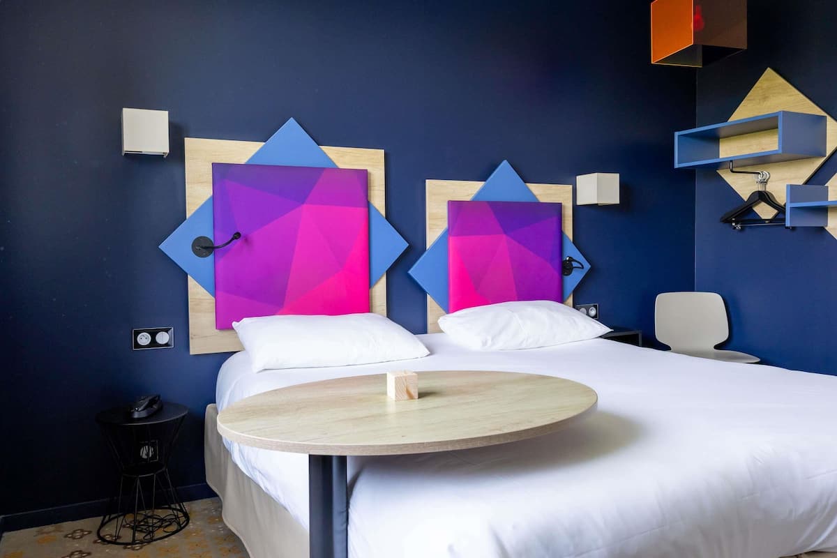Premium bedding, in-room safe, desk, iron/ironing board (on request)