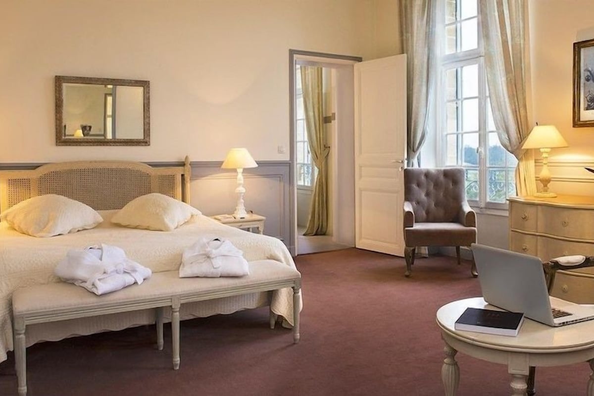 Premium bedding, desk, soundproofing, iron/ironing board (on request)