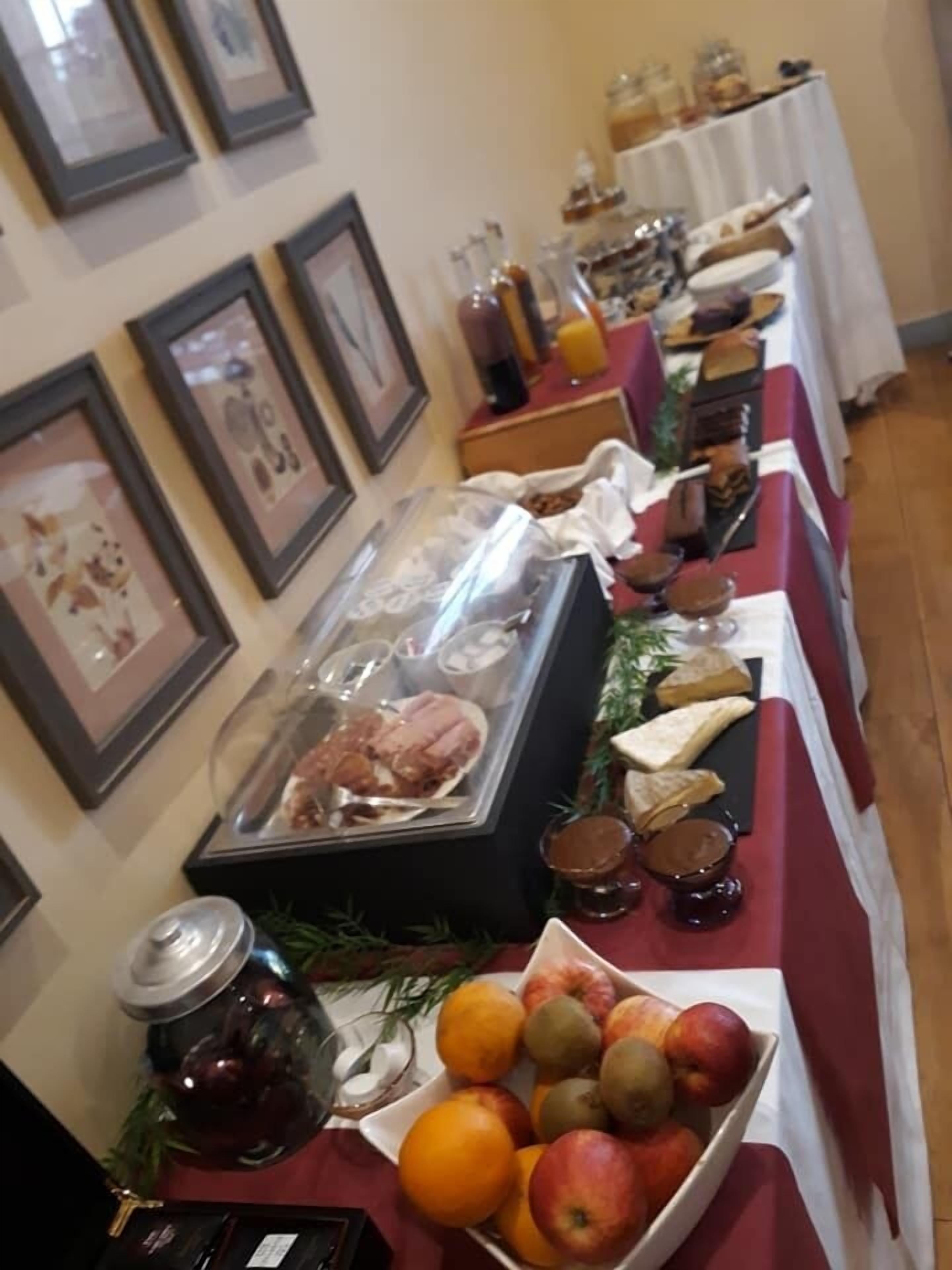 lunch, dinner served; french cuisine, garden views