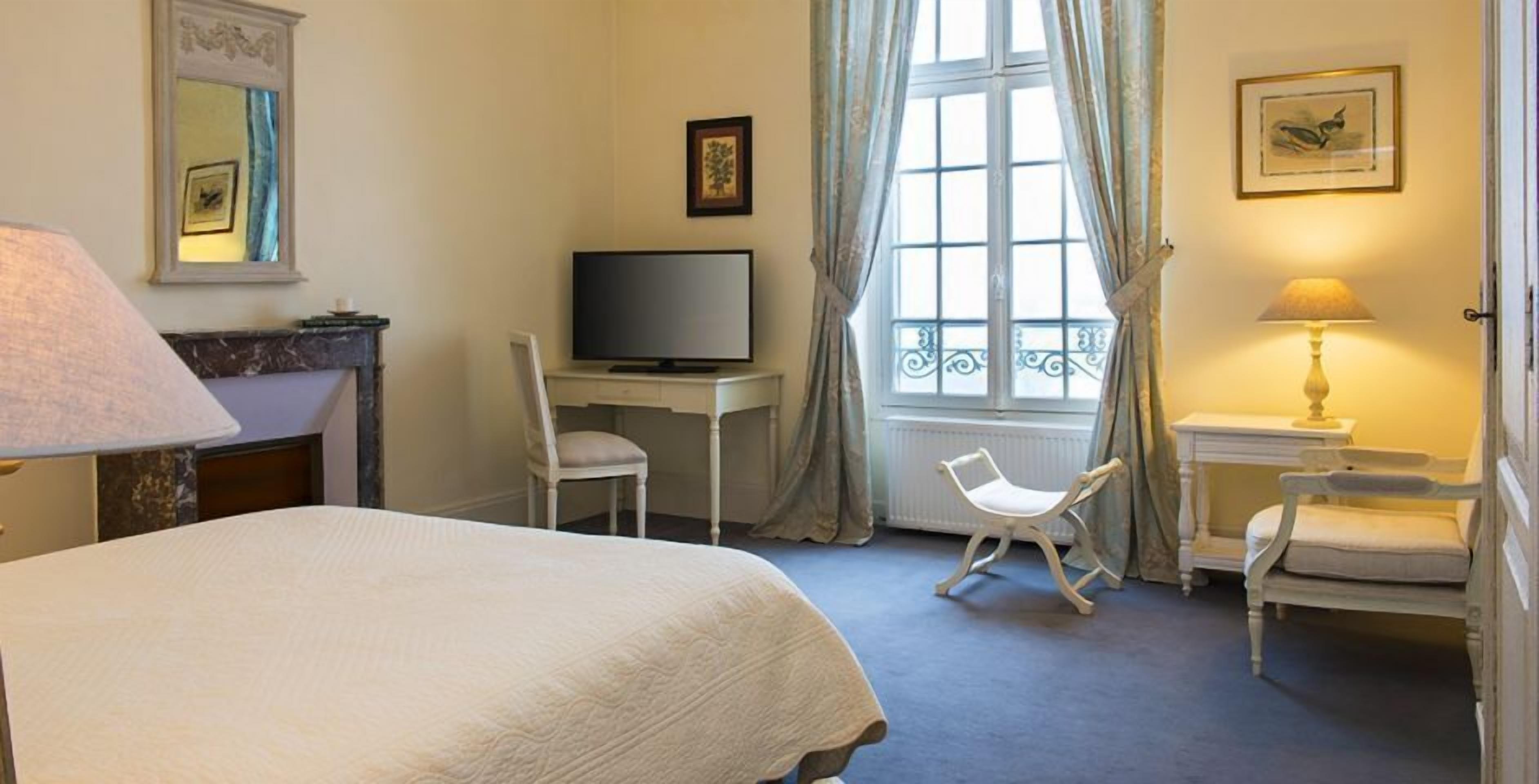 premium bedding, individually decorated, desk, soundproofing