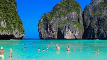 Beach nearby, beach towels, 10 beach bars