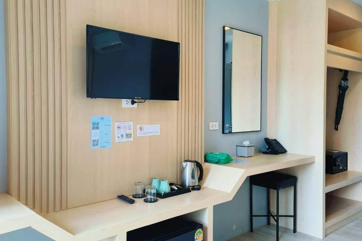 Superior Room, 1 Double Bed, Pool View