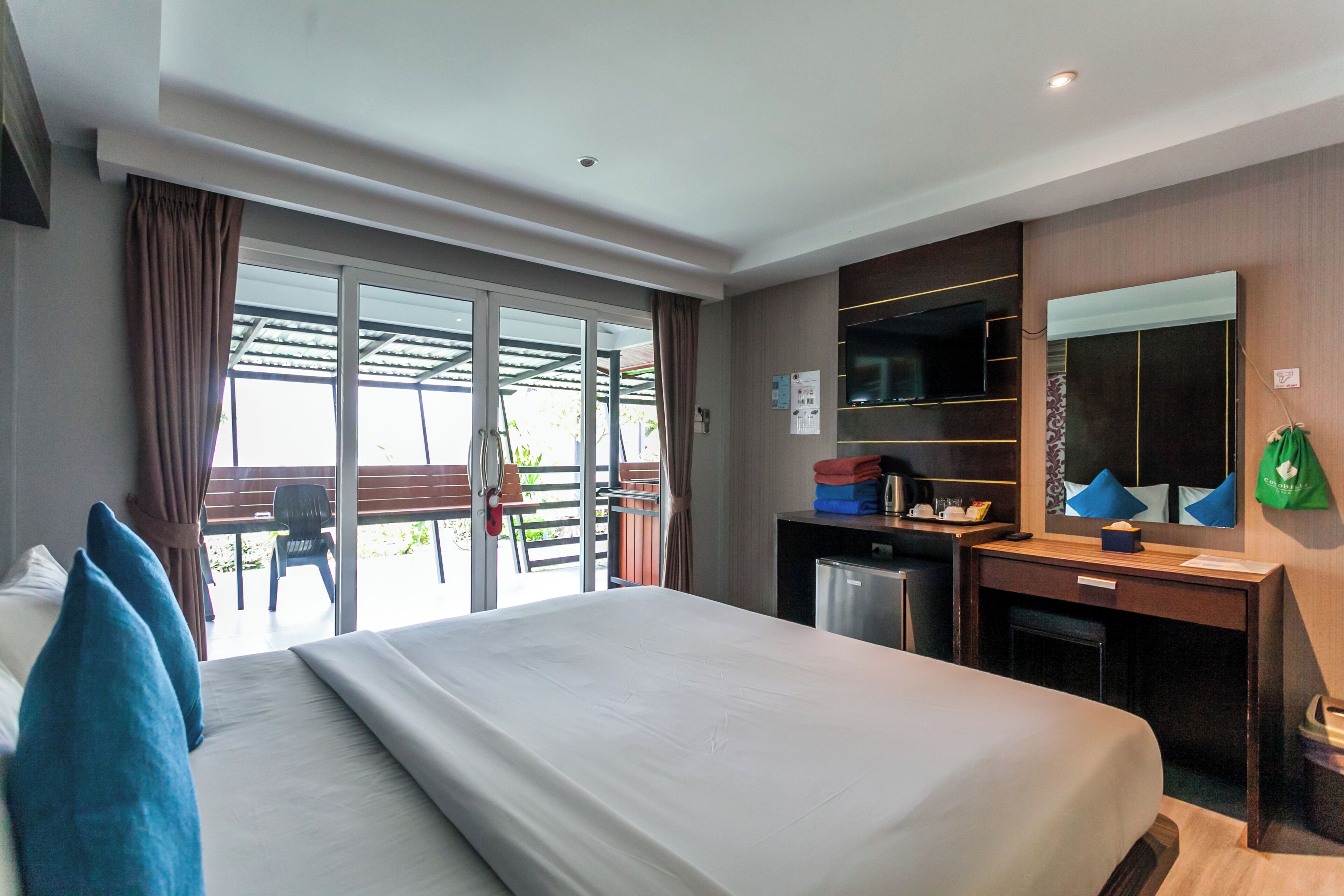 Deluxe Bungalow | Minibar, in-room safe, free WiFi