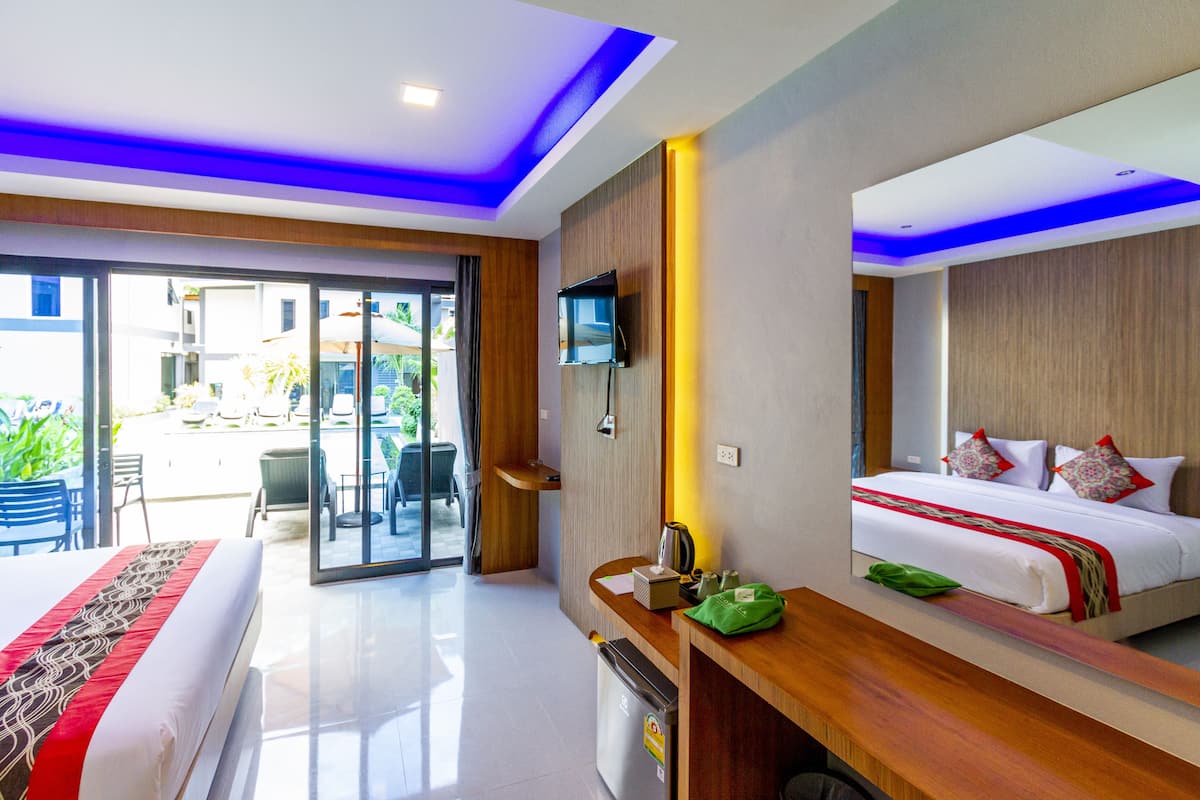 Habitación Deluxe, vista a la alberca | Minibar, caja de seguridad en la habitación y wifi gratis