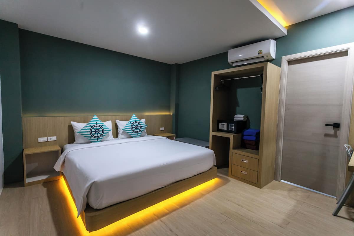 Deluxe Double Room- No View | Minibar, coffre-fort, accès au Wi-Fi (inclus)