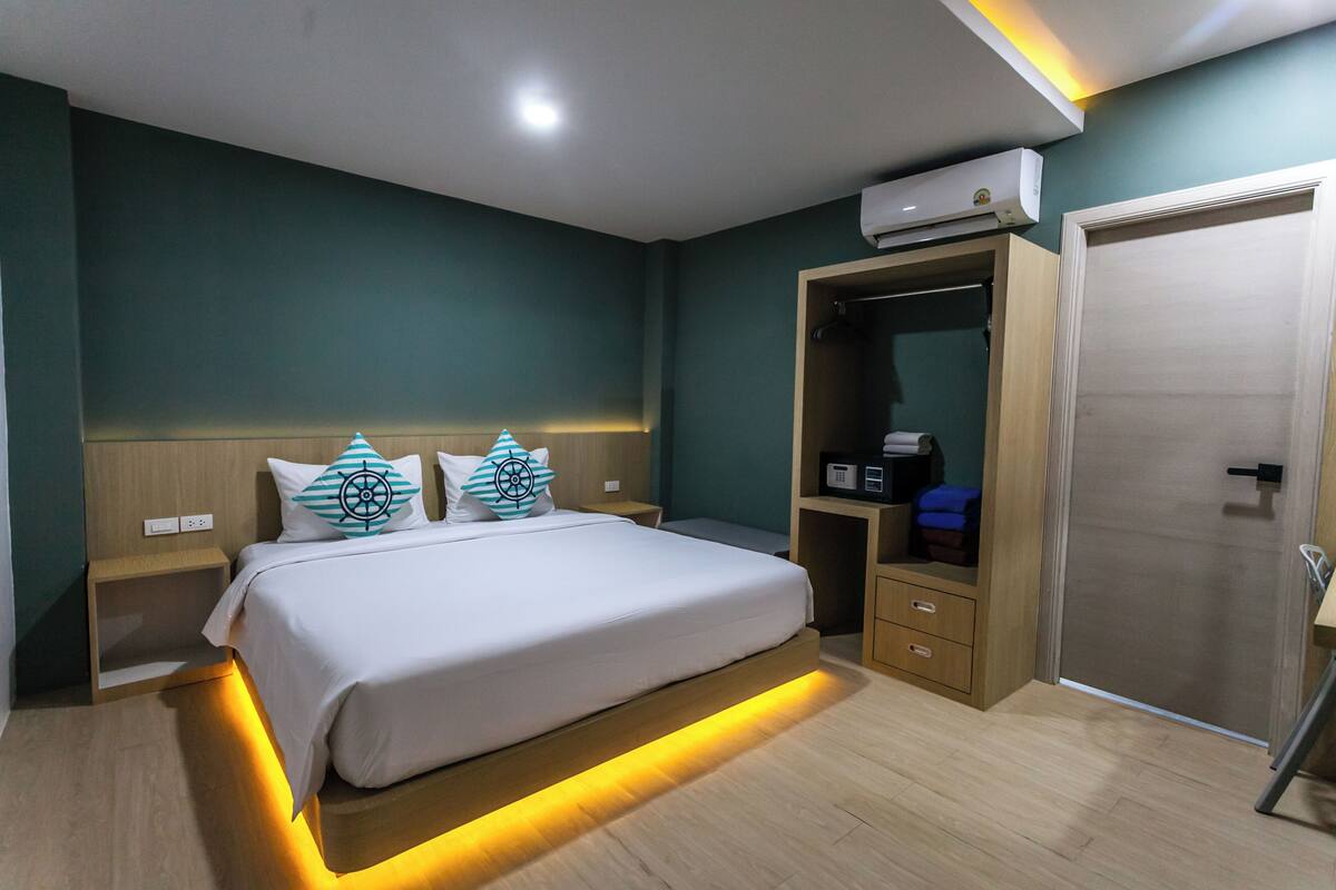 Deluxe Double Room- No View | Minibar, in-room safe, free WiFi