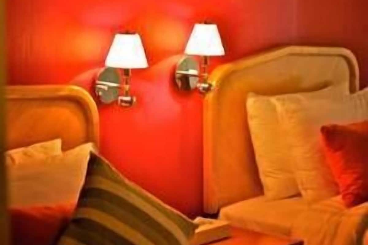 In-room safe, desk, iron/ironing board, rollaway beds