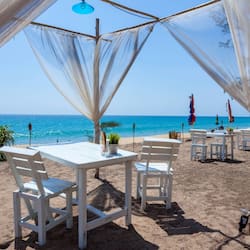 3 ristoranti, aperti a colazione e a pranzo, cucina internazionale