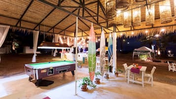 Cocktail bar, beach views, open daily