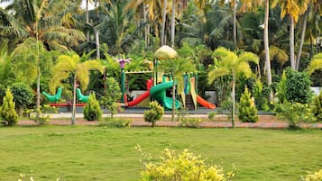 Children’s play area – outdoor